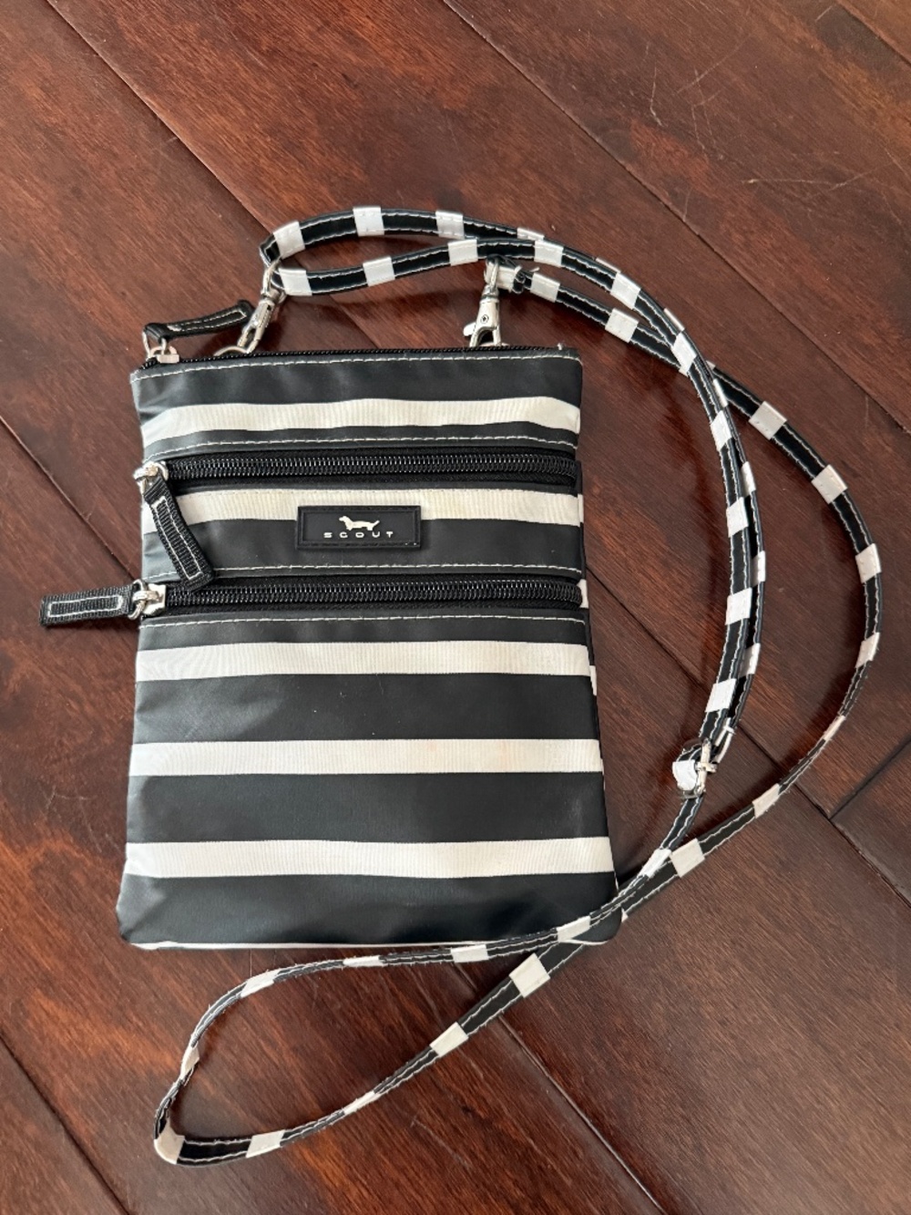 Scout Crossbody bag black and white stripe